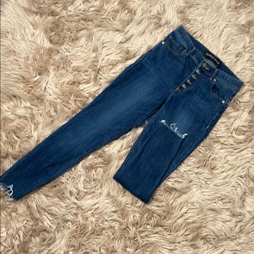 High waisted jeans